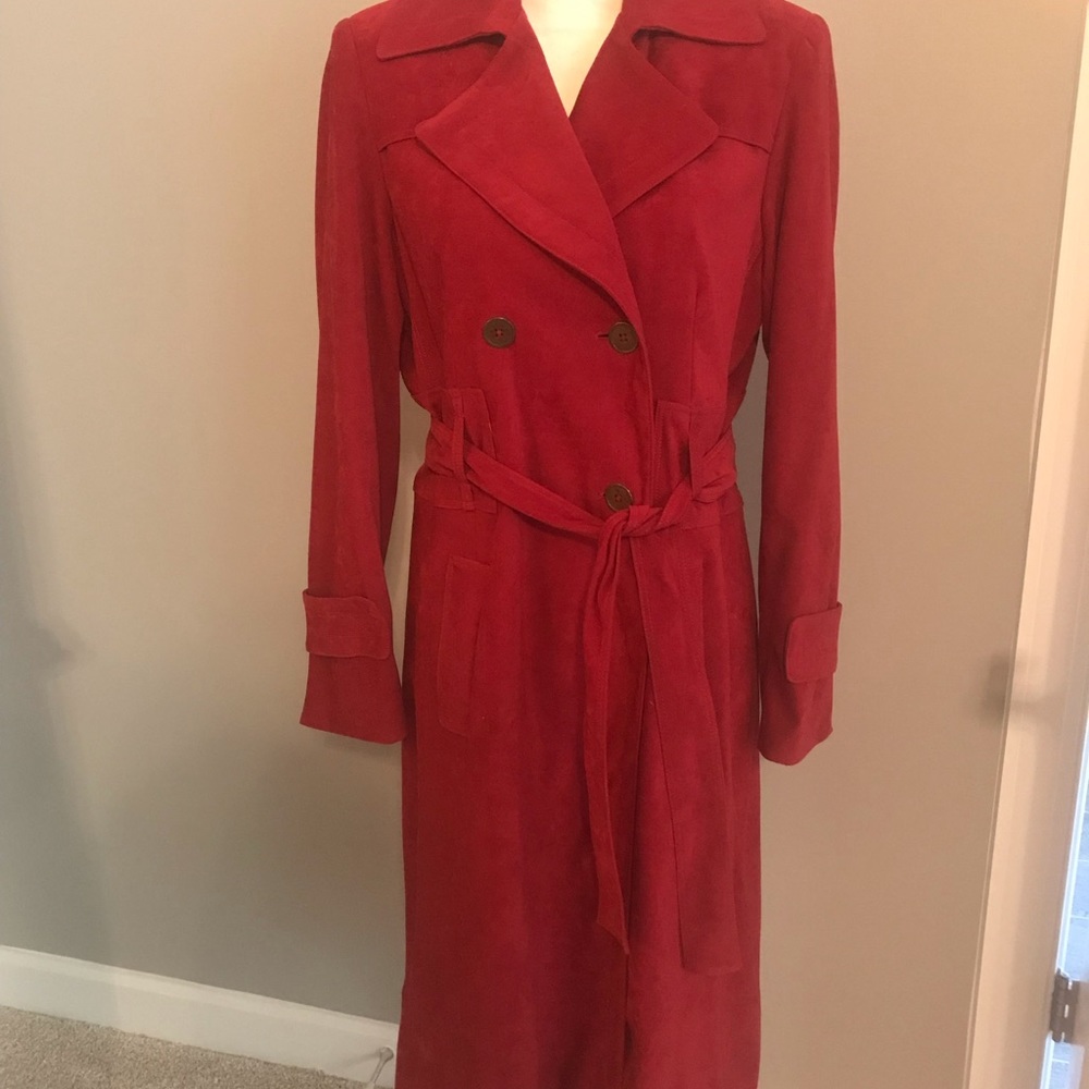 Red trench coat, M